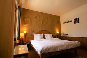 Beholden stay and cafe - Old Manali