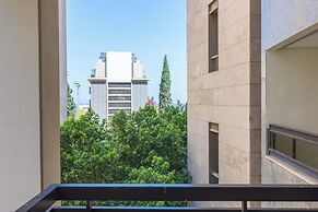 Crest - 3 Bedroom Apartment in Hamra