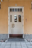 Historical Downtown Home with Parking and Steam Sauna