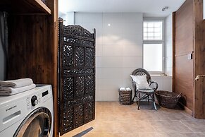 Historical Downtown Home with Parking and Steam Sauna