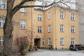 Historical Downtown Home with Parking and Steam Sauna