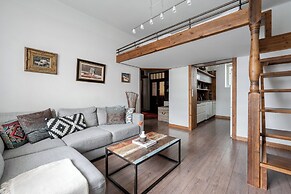 Historical Downtown Home with Parking and Steam Sauna