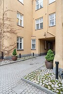 Historical Downtown Home with Parking and Steam Sauna