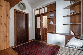 Historical Downtown Home with Parking and Steam Sauna