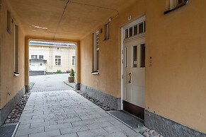 Historical Downtown Home with Parking and Steam Sauna