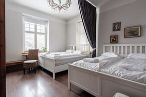 Historical Downtown Home with Parking and Steam Sauna