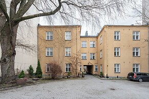 Historical Downtown Home with Parking and Steam Sauna