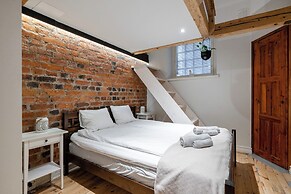 Historical Apartment in Tampere Downtown with Free Parking