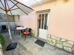 Studio apartment Perovic