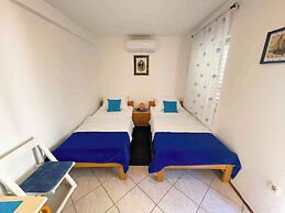 Studio apartment Perovic