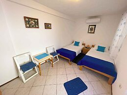 Studio apartment Perovic