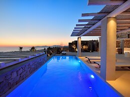 Kounoupas Complex by Mykonos Rocks