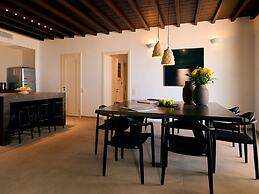 Kounoupas Complex by Mykonos Rocks