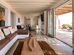 Kounoupas Complex by Mykonos Rocks