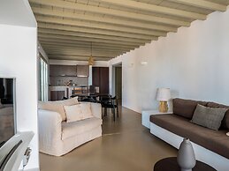 Kounoupas Complex by Mykonos Rocks