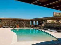 Kounoupas Complex by Mykonos Rocks