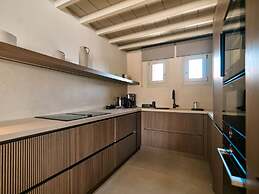 Kounoupas Complex by Mykonos Rocks