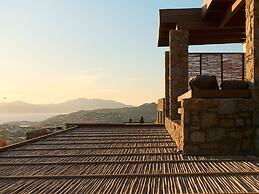 Kounoupas Complex by Mykonos Rocks