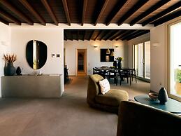 Kounoupas Complex by Mykonos Rocks