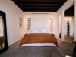 Kounoupas Complex by Mykonos Rocks