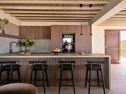 Kounoupas Complex by Mykonos Rocks