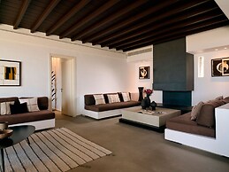 Kounoupas Complex by Mykonos Rocks