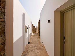 Kounoupas Complex by Mykonos Rocks