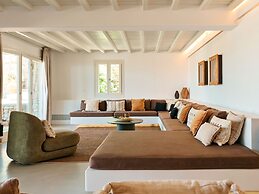 Kounoupas Complex by Mykonos Rocks