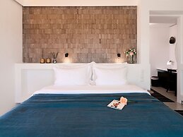 Kounoupas Complex by Mykonos Rocks