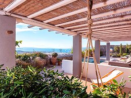 Kounoupas Complex by Mykonos Rocks