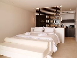 Kounoupas Complex by Mykonos Rocks