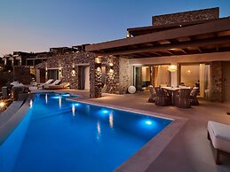 Kounoupas Complex by Mykonos Rocks