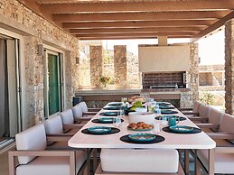 Kounoupas Complex by Mykonos Rocks