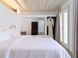 Kounoupas Complex by Mykonos Rocks