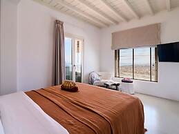 Kounoupas Complex by Mykonos Rocks