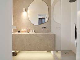 Kounoupas Complex by Mykonos Rocks