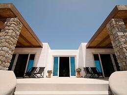 Kounoupas Complex by Mykonos Rocks