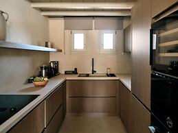 Kounoupas Complex by Mykonos Rocks