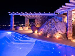 Kounoupas Complex by Mykonos Rocks