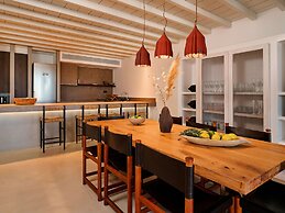 Kounoupas Complex by Mykonos Rocks