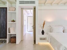 Kounoupas Complex by Mykonos Rocks