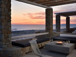 Kounoupas Complex by Mykonos Rocks