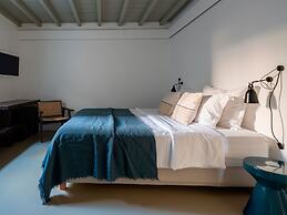 Kounoupas Complex by Mykonos Rocks