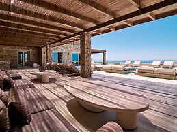 Kounoupas Complex by Mykonos Rocks