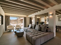 Kounoupas Complex by Mykonos Rocks