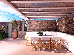 Kounoupas Complex by Mykonos Rocks