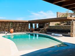 Kounoupas Complex by Mykonos Rocks