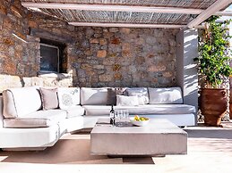 Kounoupas Complex by Mykonos Rocks