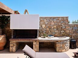 Kounoupas Complex by Mykonos Rocks