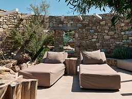 Kounoupas Complex by Mykonos Rocks